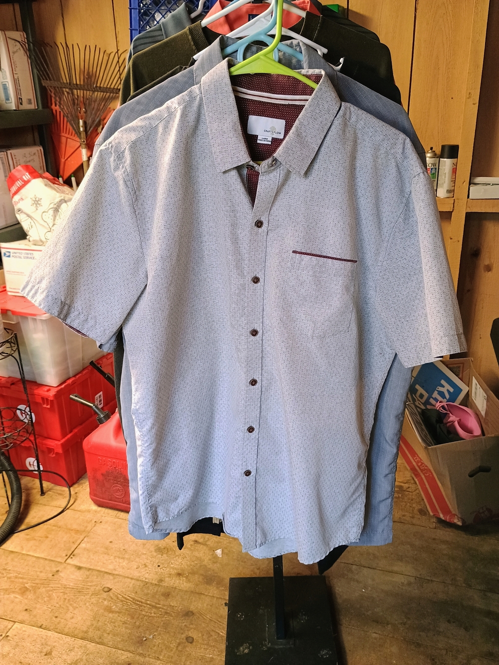 Men's Light Blue Short-Sleeve Casual Button-Down Shirt with Contrast Trim Bin 6